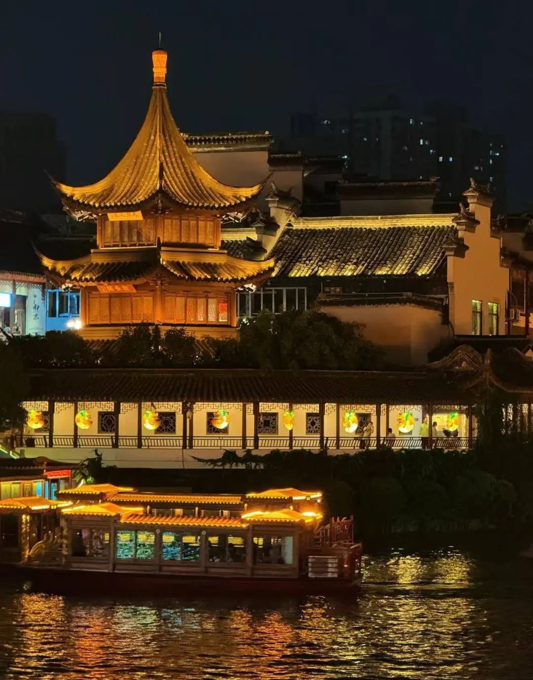 秦淮河畫(huà)舫游船