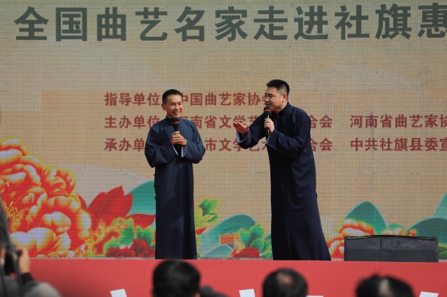 陈印泉（左）.jpg