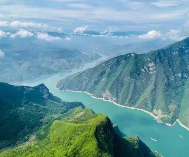 新高湖游轮