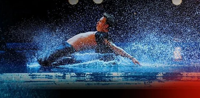 型男水舞剧《雨中》福州站
