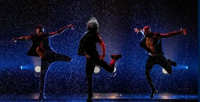 型男水舞剧《雨中》福州站