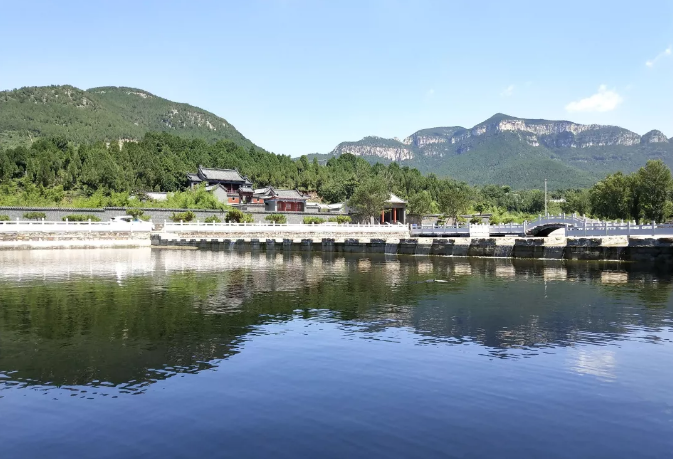 山东灵岩大佛山景区