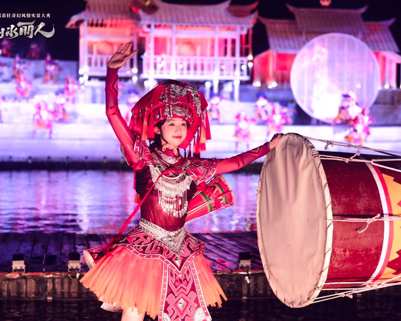 凤凰乐土山水丽人