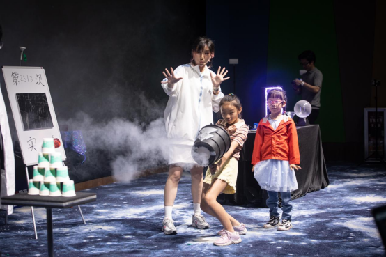 魔术剧《爷爷的时光机》东莞站