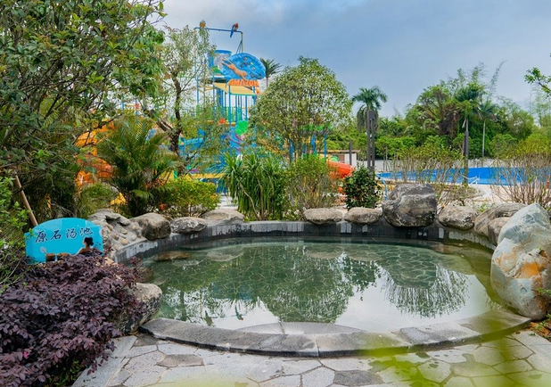 陆川温泉九龙山庄