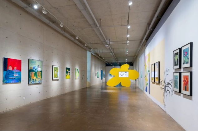 。《世界在窗前跳舞——卤猫作品展》深圳站