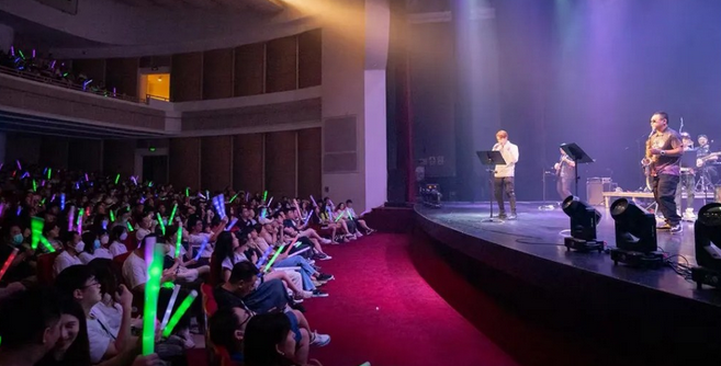 上海《突然好想你》流行金曲榜演唱会