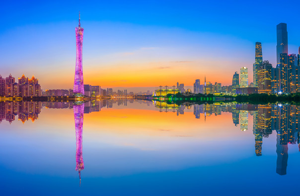 珠江夜游广州塔中大码头