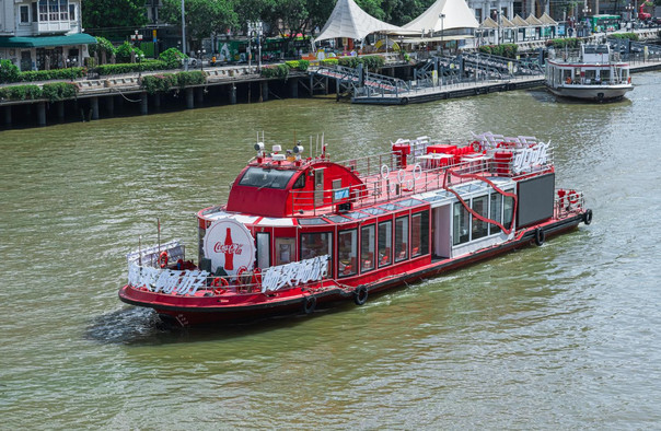 珠江夜游广州塔中大码头