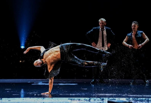 水舞剧《雨中》沈阳站