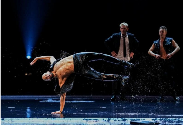 水舞劇《雨中》沈陽站 水舞劇《雨中》沈陽站
