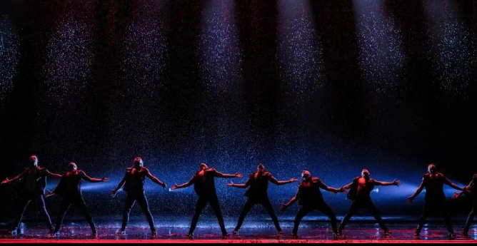 水舞剧《雨中》武汉站 水舞剧《雨中》武汉站