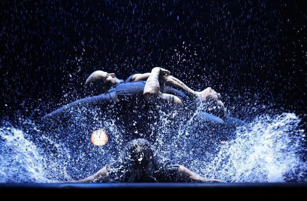 水舞剧《雨中》沈阳站