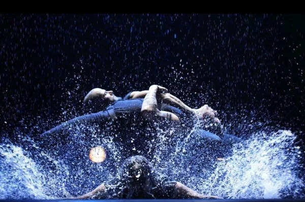 水舞剧《雨中》武汉站 水舞剧《雨中》武汉站