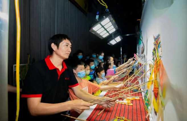 皮影戏《秦简惊人家书》武汉站