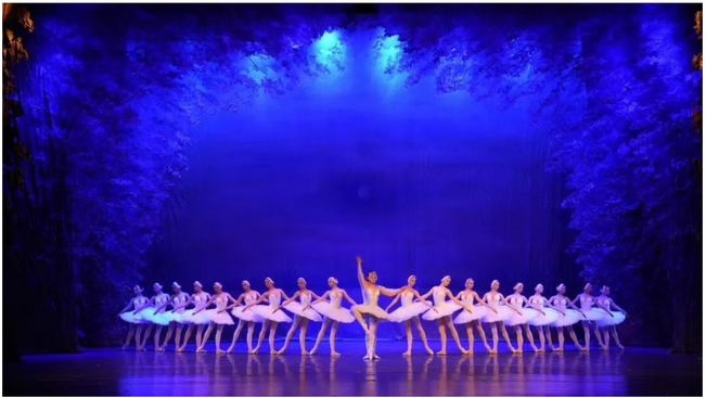芭蕾舞劇《天鵝湖》鄂爾多斯站