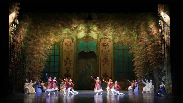 芭蕾舞劇《天鵝湖》鄂爾多斯站