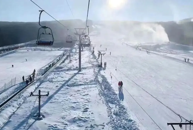 哈尔滨天恒山滑雪场 哈尔滨天恒山滑雪场