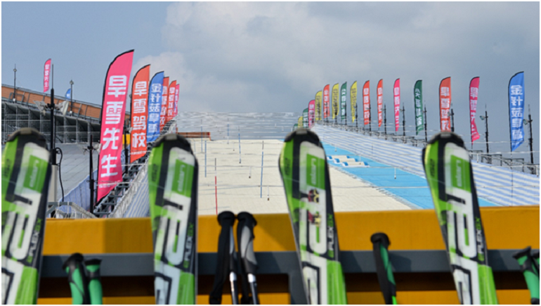 新都尖锋旱雪四季滑雪场