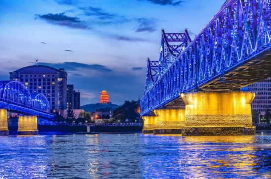 鸭绿江中朝边界河游船